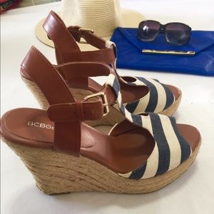 BCBGeneration blue and white shoes in Size 9.